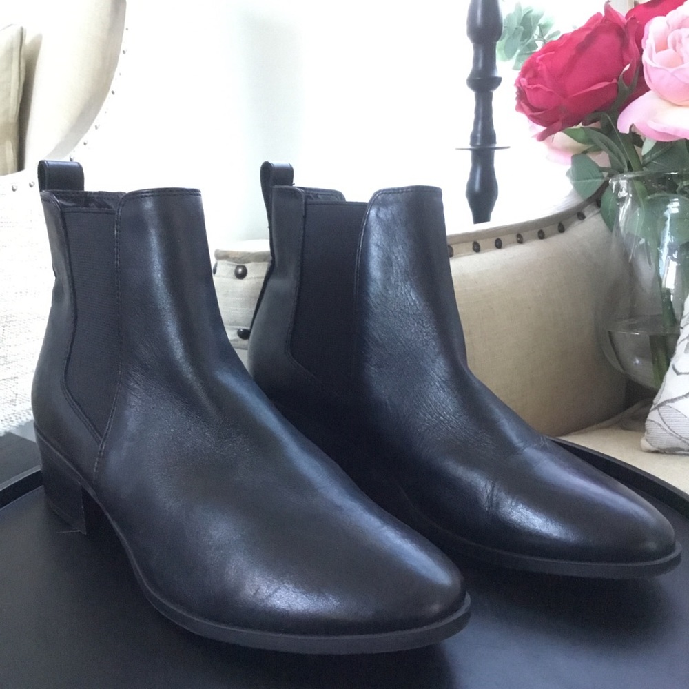 Steve madden Dover black leather bootie sz9
